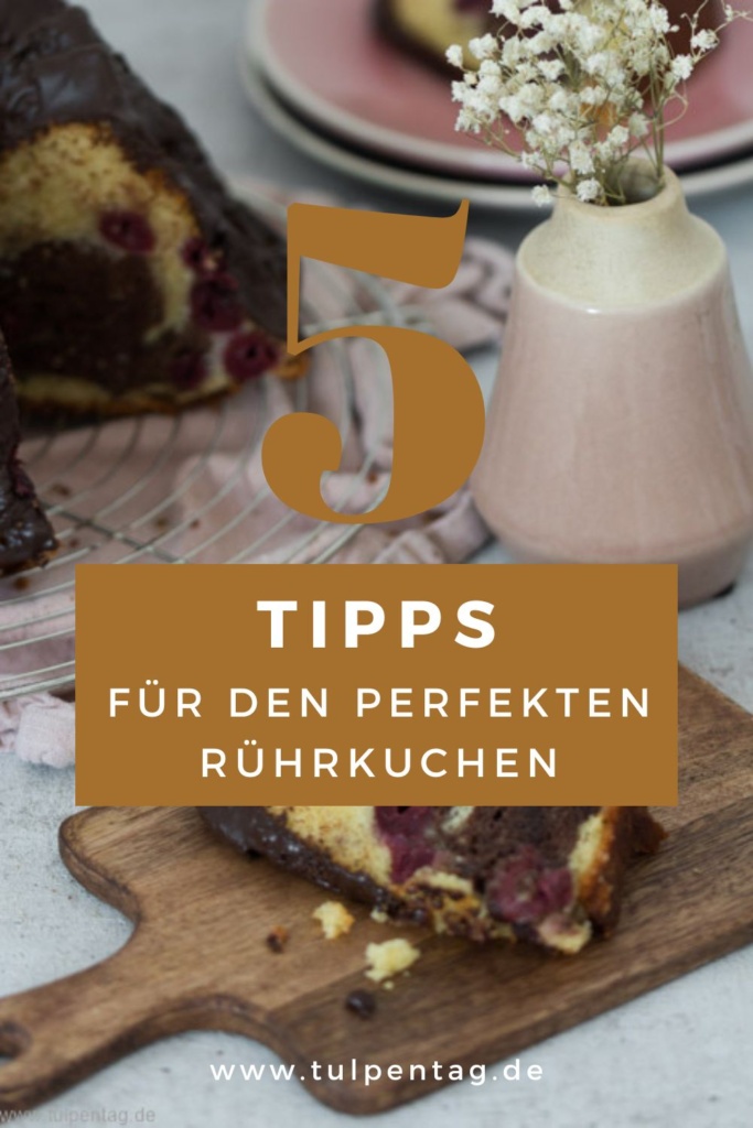 Einfacher Rührkuchen mit Apfelmus und Hefe