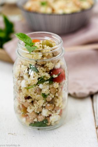 Couscous-Salat mit-Kichererbsen und Haselnüssen