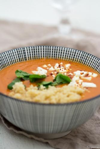 Rote-Linsen-Tomatensuppe-mit Couscous-Feta-Einlage